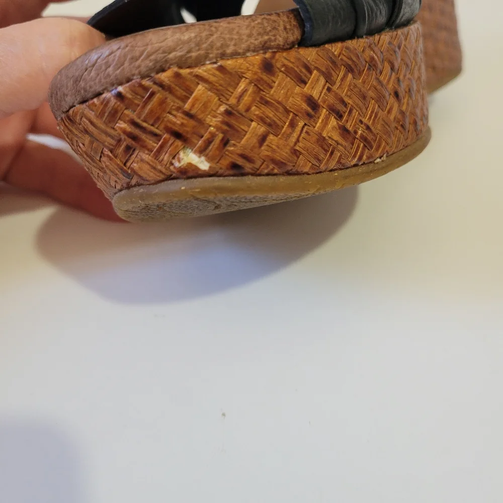 Naya women's leather wedges Size 9.5 M  raffia heels buckle closure black